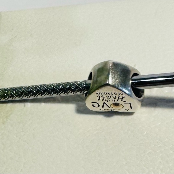 Authentic Retired Pandora ‘Heart of the Family’ Two-Tone Charm - Picture 5 of 11